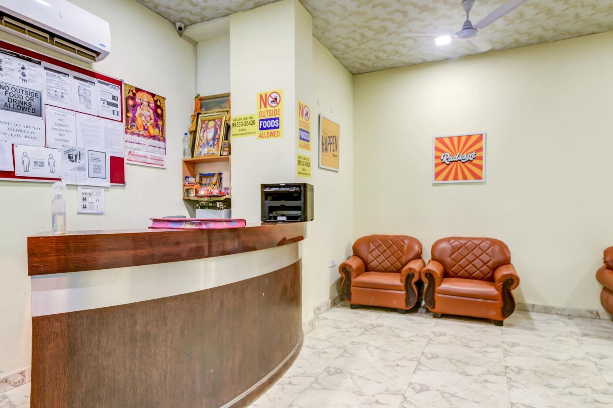 Hotel O 74192 Vishwakarma Palace 델리 외부 사진