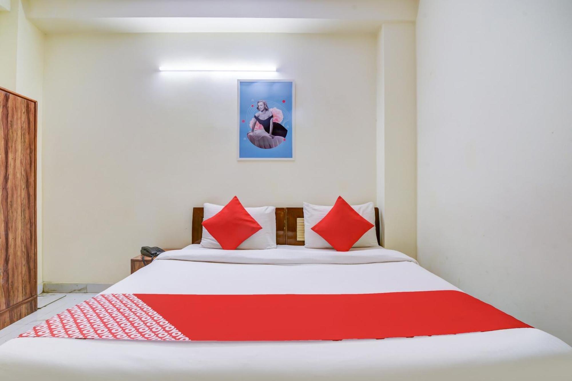 Hotel O 74192 Vishwakarma Palace 델리 외부 사진