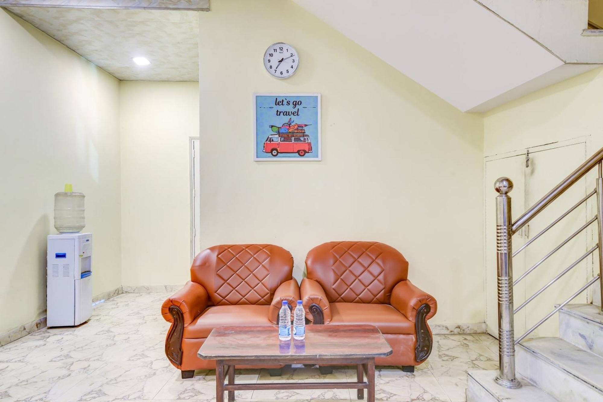Hotel O 74192 Vishwakarma Palace 델리 외부 사진