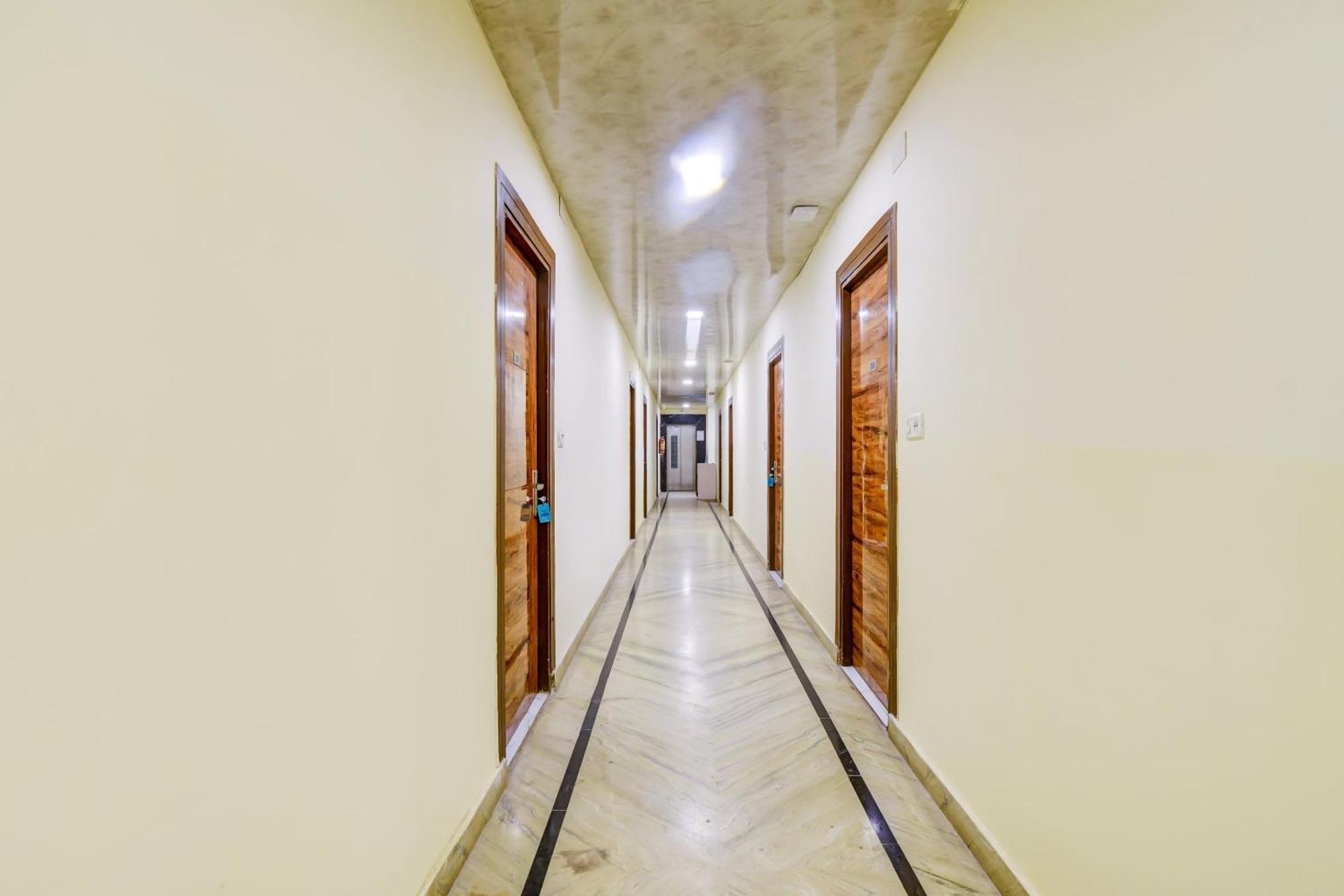 Hotel O 74192 Vishwakarma Palace 델리 외부 사진